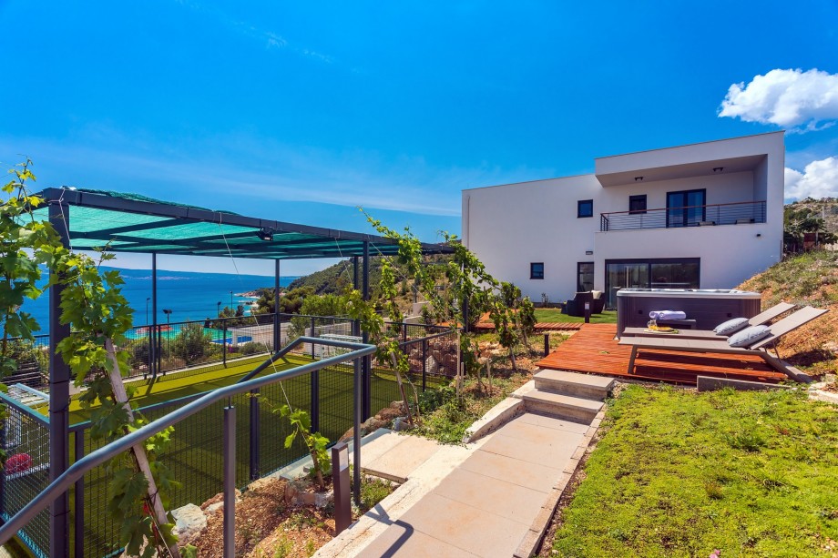 Come and taste a piece of Mediterranean heaven, Villa Lemona