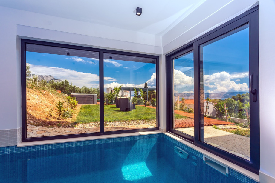 Spa room with an indoor pool 5m x 2,3m with the counter-current swimming program