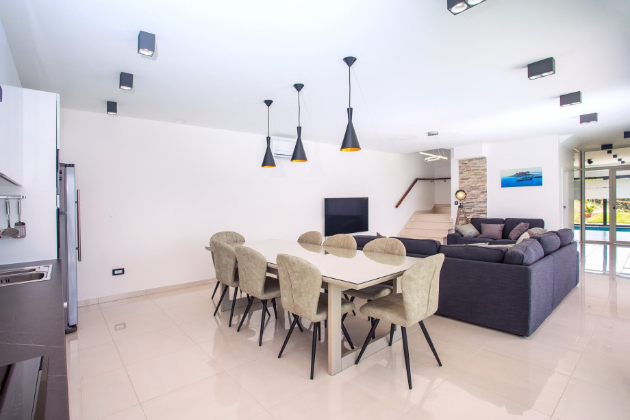 dining area with a fully equipped kitchen