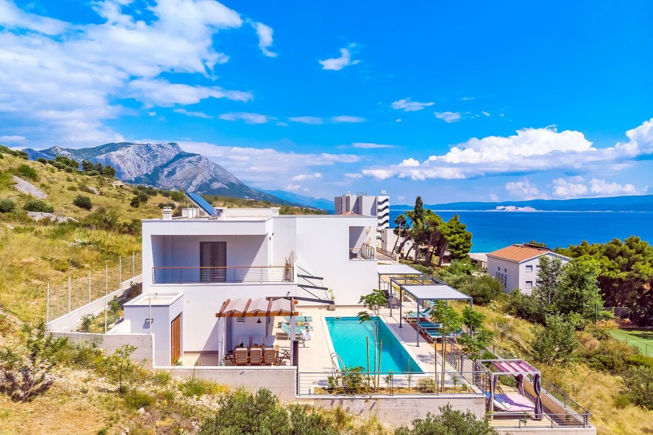 Villa Lemona with indoor and outdoor private pool, sauna