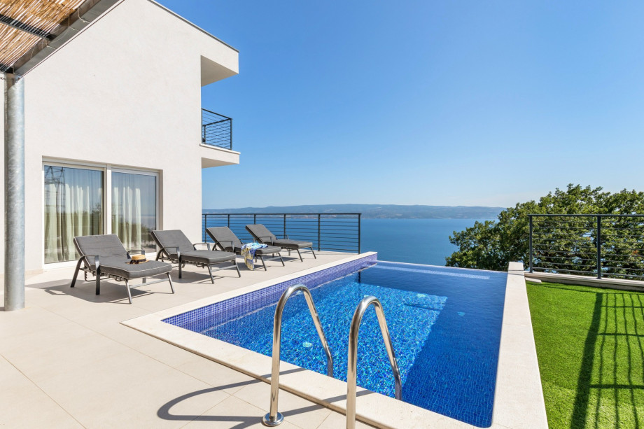Villa Lipa with private, heated pool, sauna & amazing panoramic view