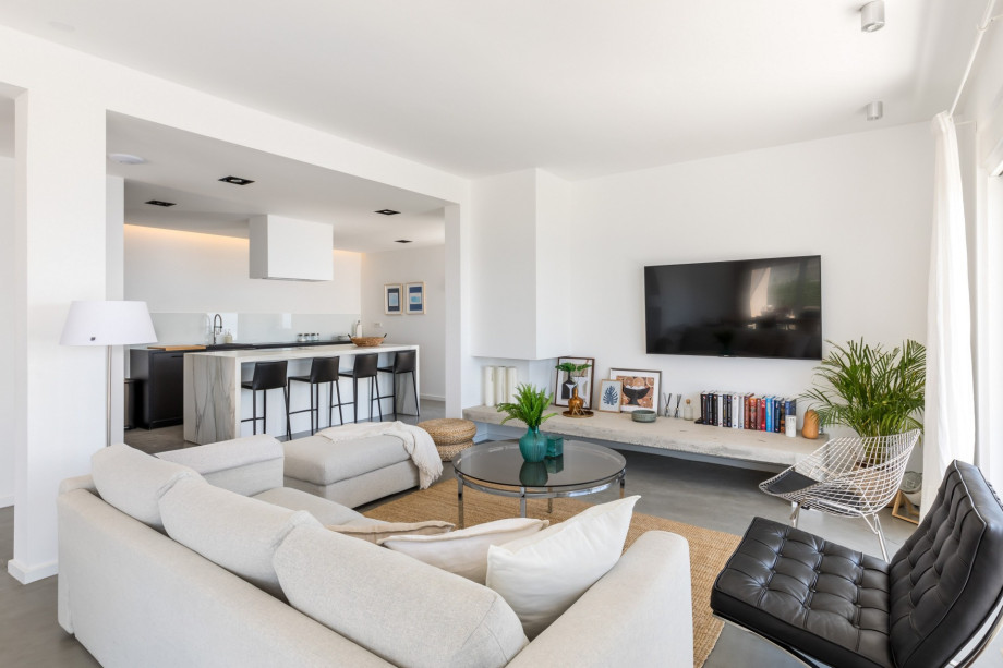 The spacious living area and fully equipped kitchen