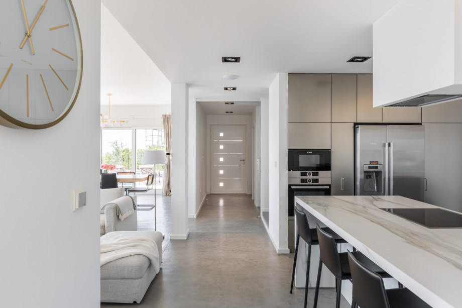 Modern and fully equipped kitchen with all the amenities you might need