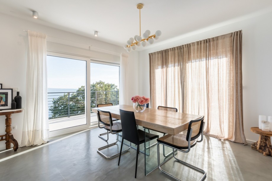 Dining area with direct exit to the pool