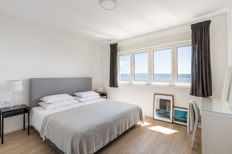 Bedroom No.2 with double bed and en-suite bathroom