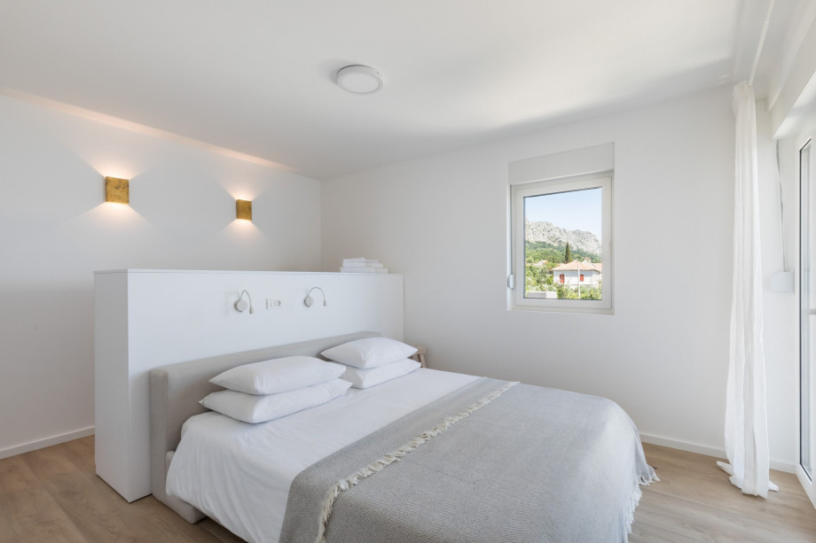 Bedroom No.3 with double bed, en-suite bathroom and balcony with sea view