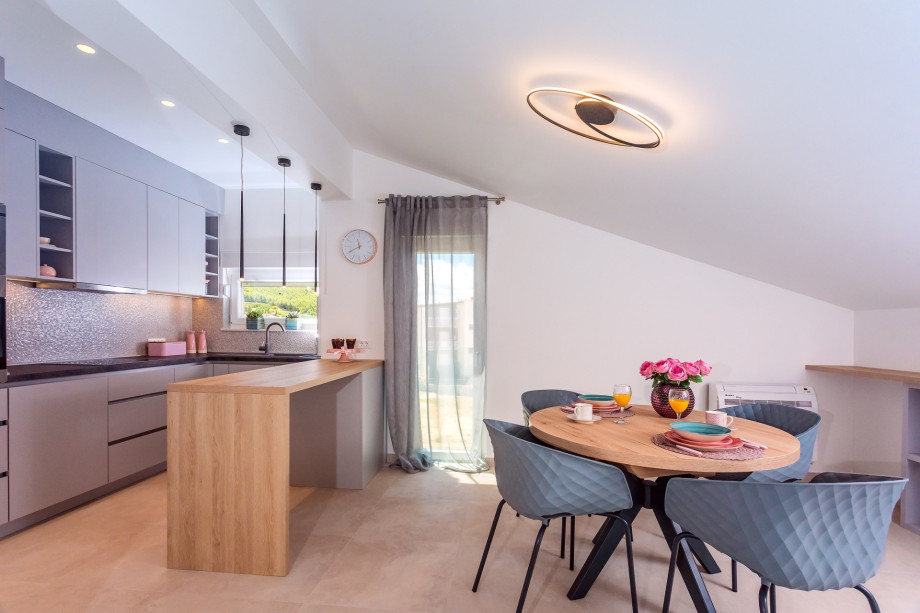 Fully equipped kitchen, dining and living area with TV, A/C on the second floor