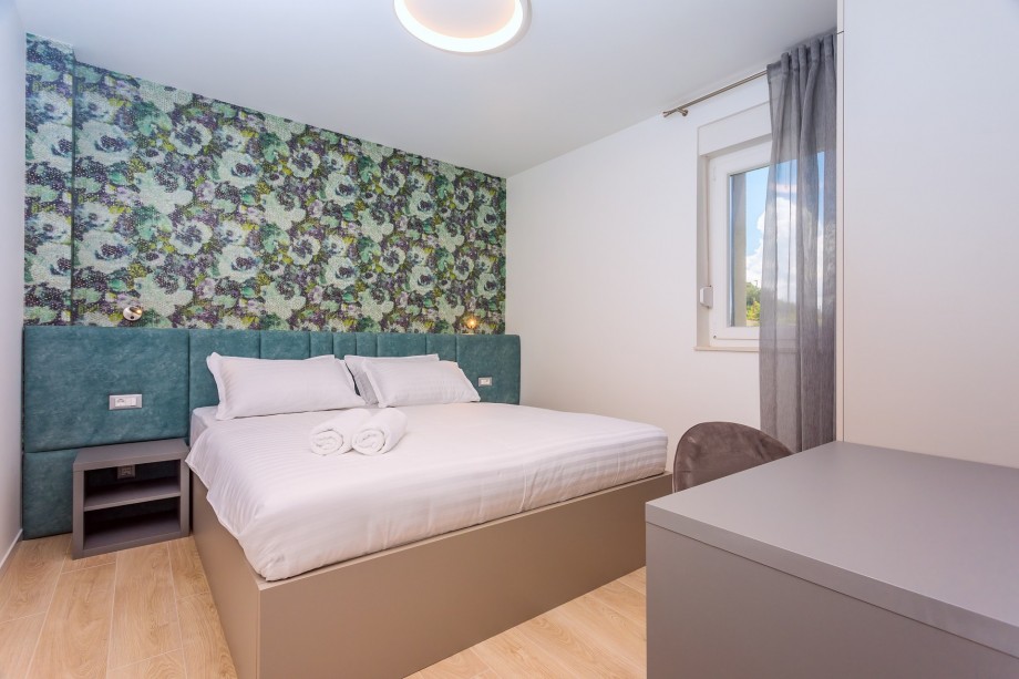 Bedroom No6 with King size bed 180cmx200cm, A/C, (ground floor)