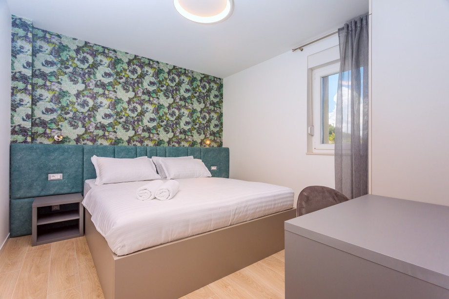 Bedroom No6 with King size bed 180cmx200cm, A/C, (ground floor)