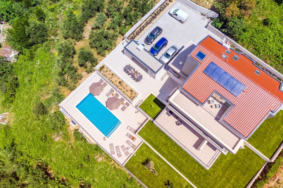 Located in Podstrana in a quiet environment and amazing panoramic sea views