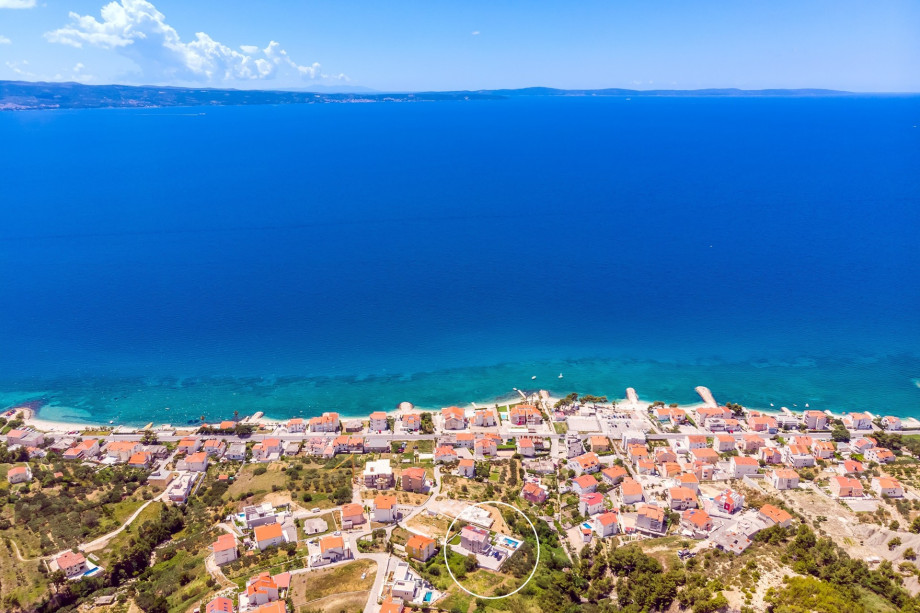 Marked position of the Villa, located in Podstrana, only 200m from the beach