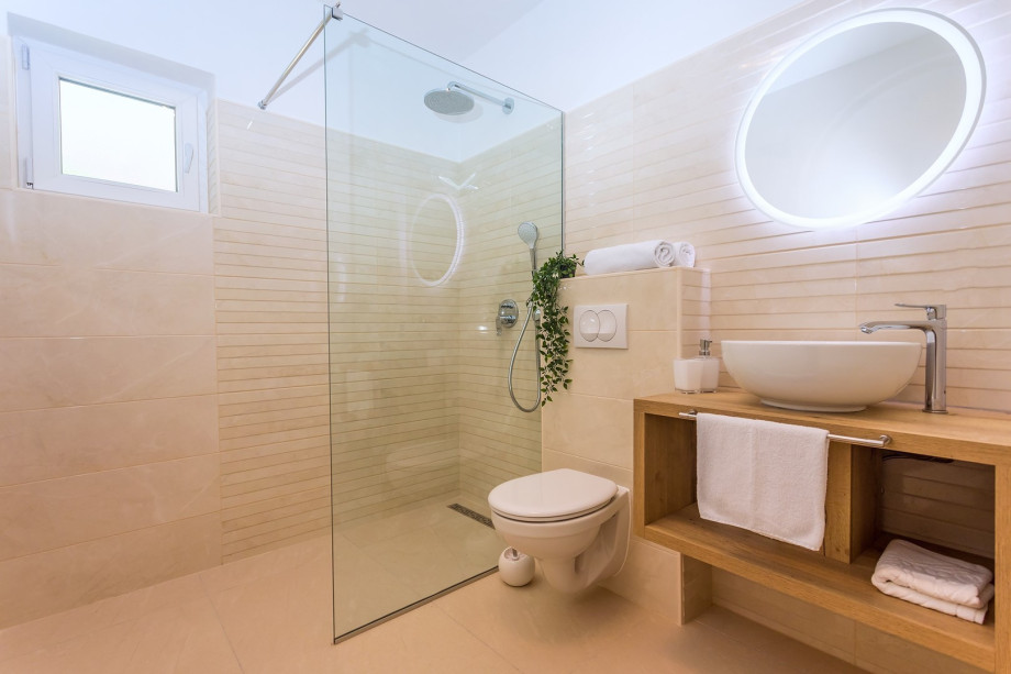 En suite bathroom n bedroom No.1