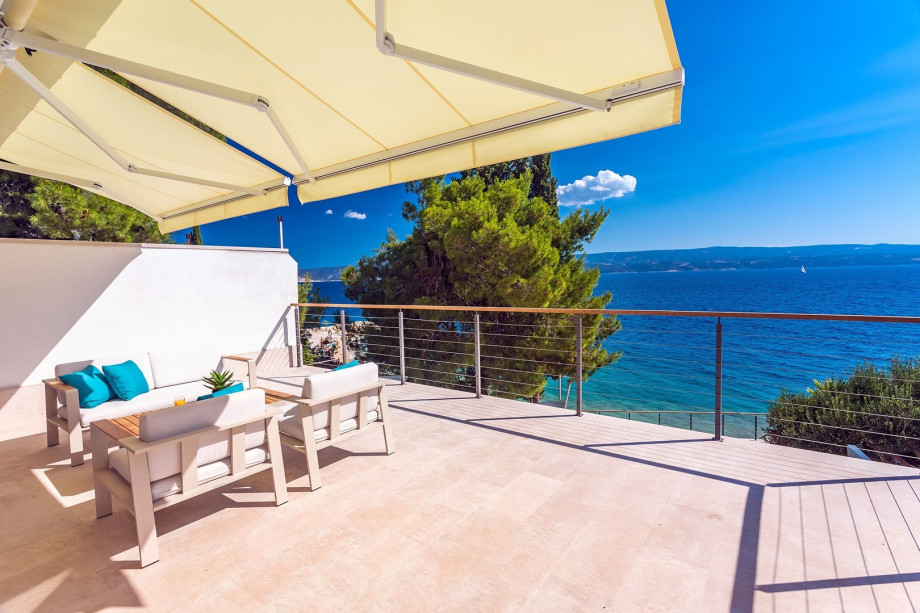 terrace with a lounge corner (shared with bedroom 1), amazing sea views
