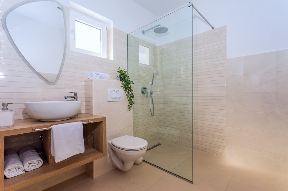 En-suite bathroom in bedroom No.2