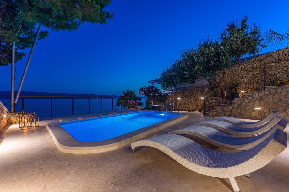 From the sun deck area, you have amazing beach views.