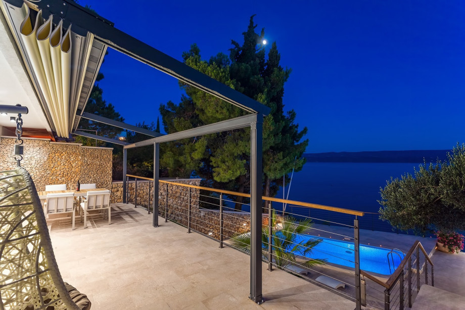 Fully airconditioned, free WiFi, 2 ensuite bedrooms, on the beach