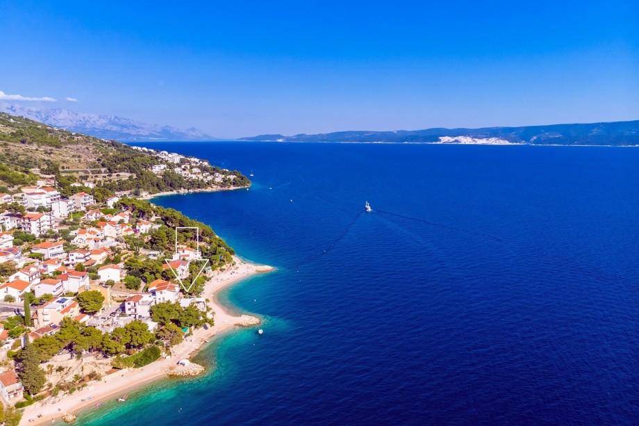 Villa Lidija  only  28km  from Makarska Riviera with amazing beaches (half hour drive)