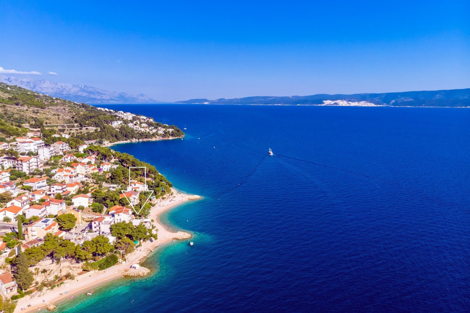 Villa Lidija  only  28km  from Makarska Riviera with amazing beaches (half hour drive)