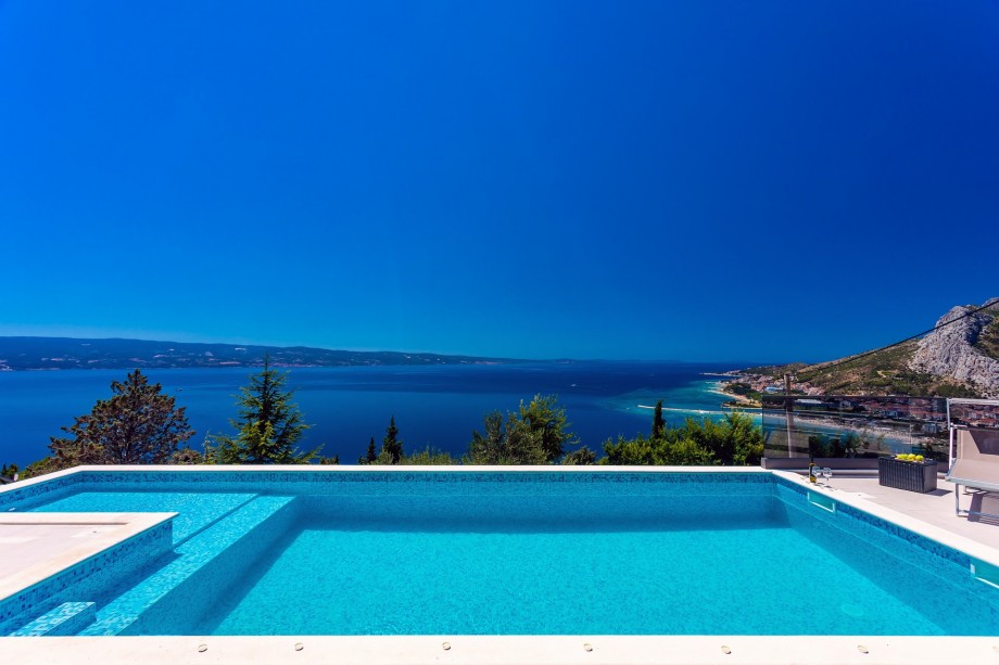 Die Villa bietet einen offenen und Panoramablick auf das Meer in einer ruhigen und privaten Umgebung