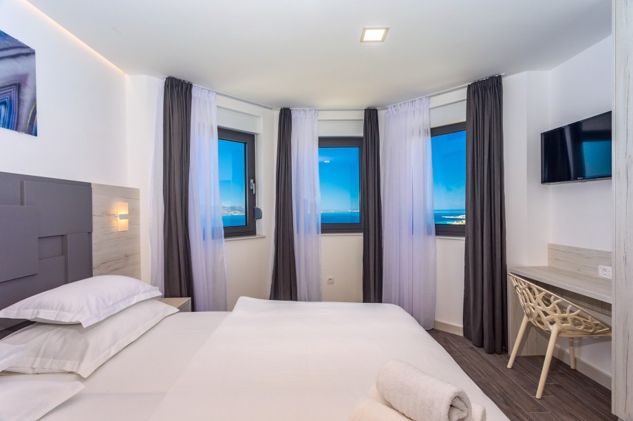 The bed in Bedroom No4 is 180x210cm and can separate into 2 single beds