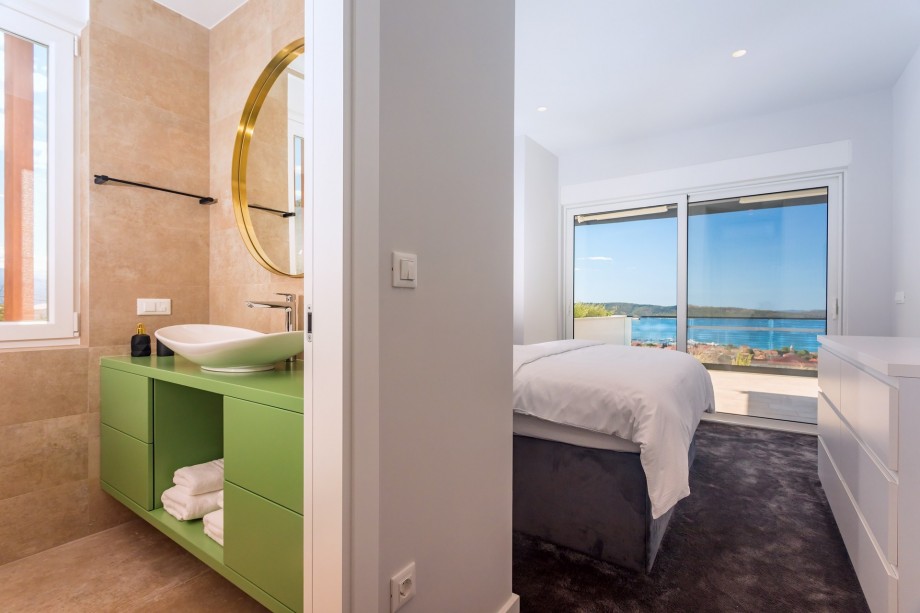 Bedroom No4 with en-suite bathroom with shower.