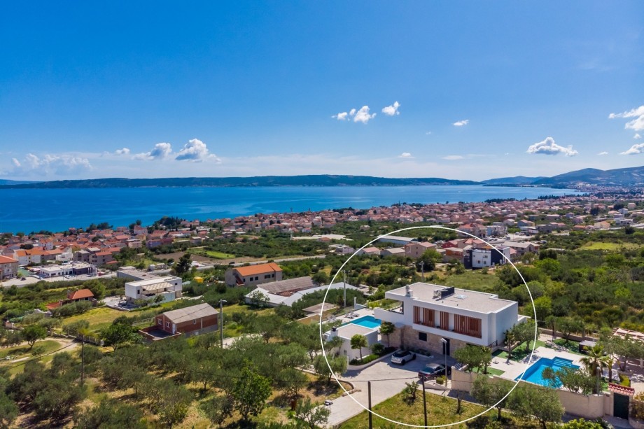 Marked position of the Villa in small place Kaštel Gomilica.