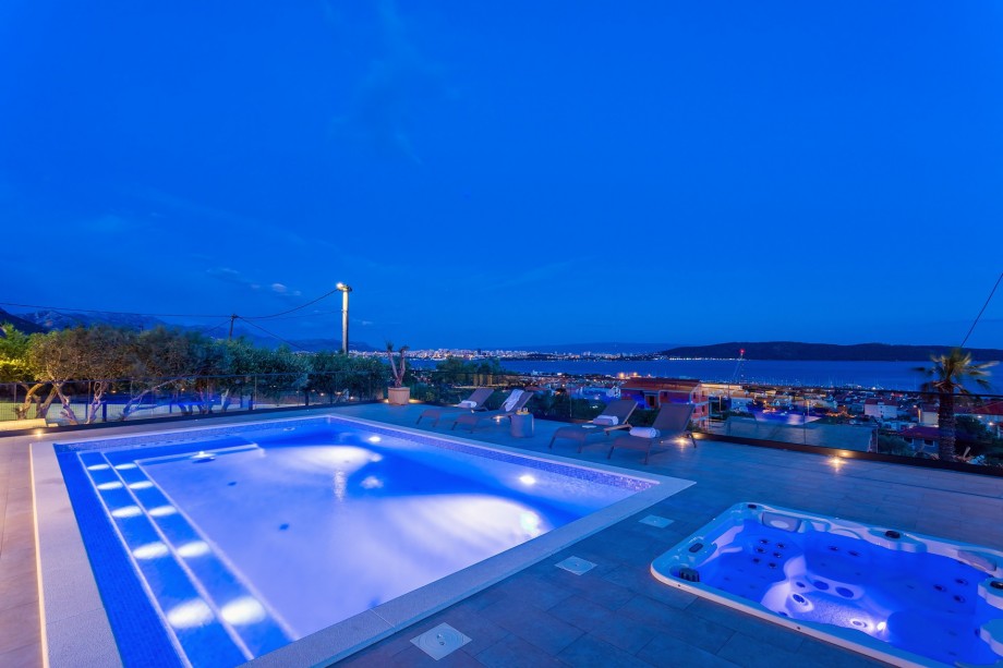 Breathtaking views on the lights of Split and Kaštela.
