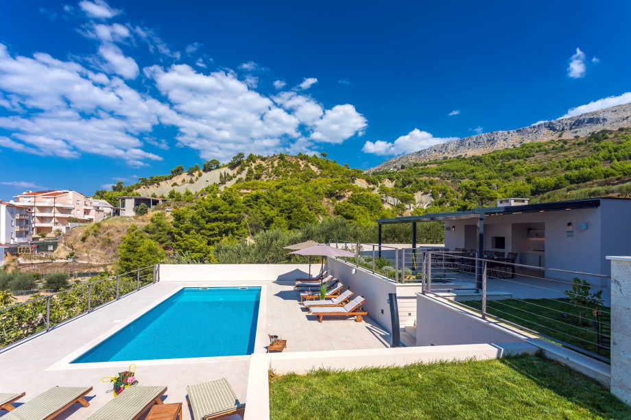 Newly built luxurious accommodation on 4 levels is very well organized