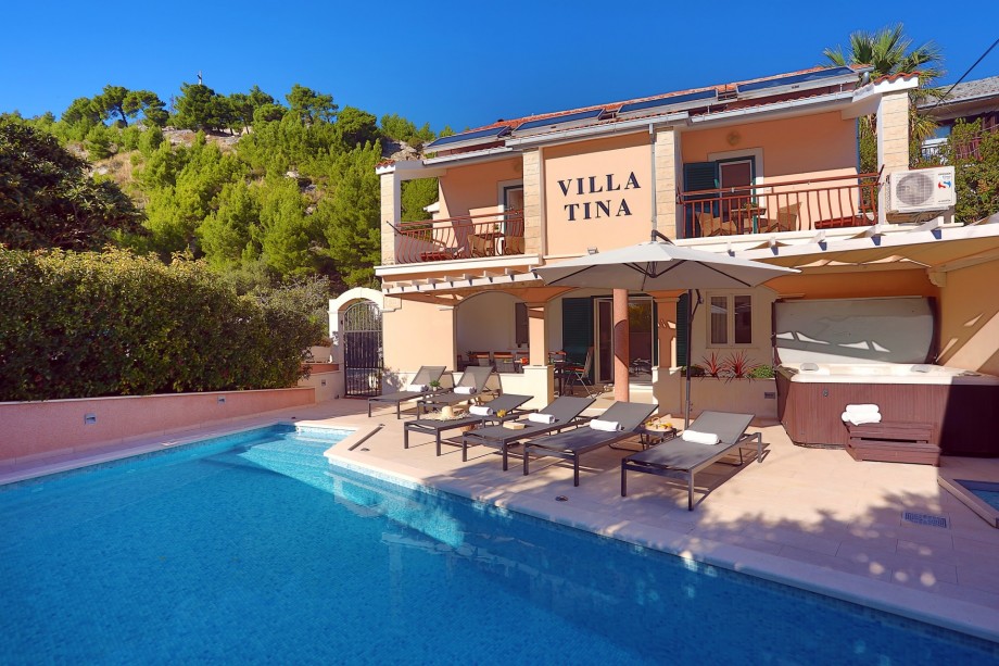 Villa Tina is a comfortable and fully air-conditioned accommodation for 12 people