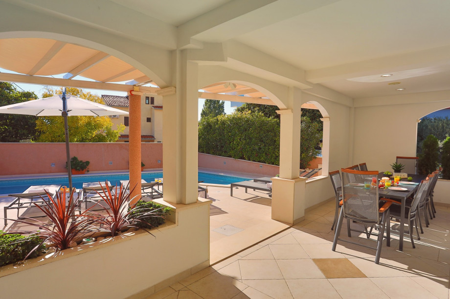 Covered terrace with dining area for 8 pax; another dining area for 8 pax next to the traditional barbecue