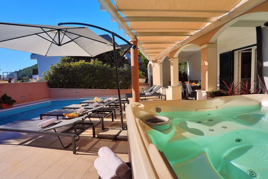 Covered terrace with dining area for 8 pax; another dining area for 8 pax next to the traditional barbecue