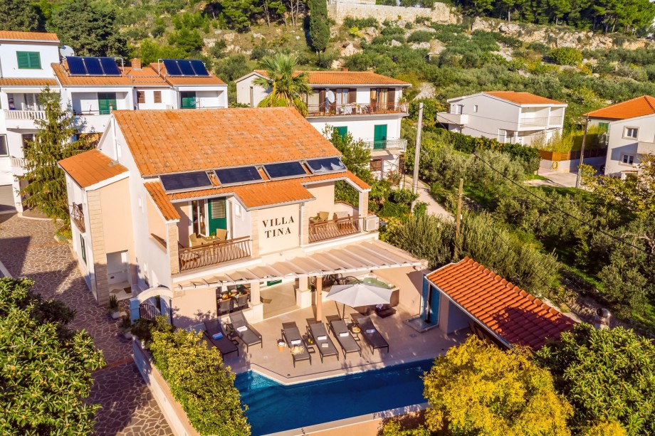 Villa Tina is fully fenced, located on the 380 sqm plot and there are 4 parking places secured at the property