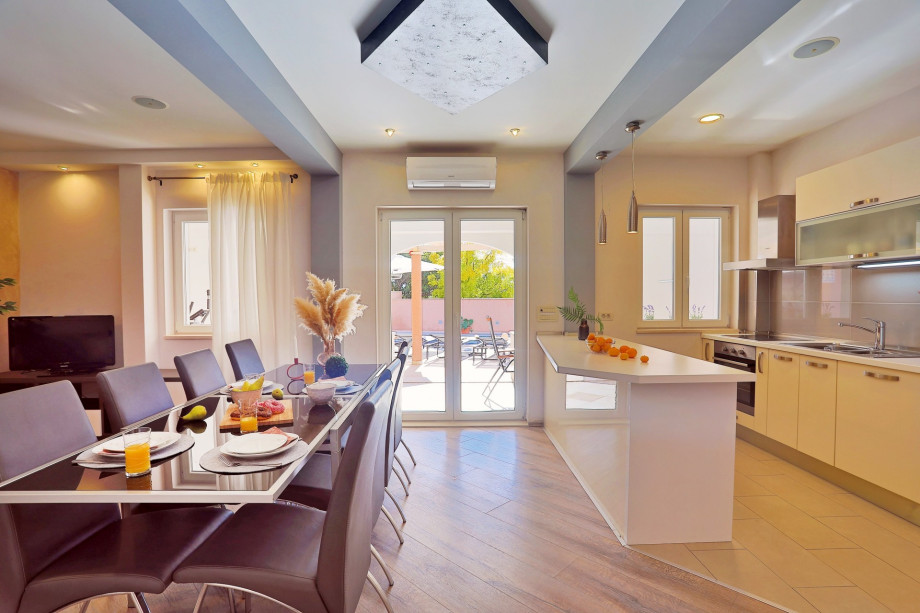 The ground floor offers: a living and dining room with TV, A/C, free WiFi,  play console PS4