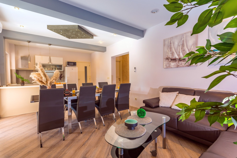 The ground floor offers: a living and dining room with TV, A/C, free WiFi,  play console PS4, fully equipped kitchen and exit to pool area