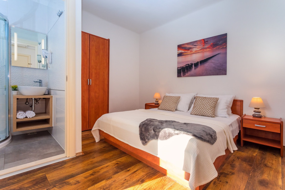 Bedroom NO6 with double bed 160 x 200, TV, A/C, en-suite bathroom with shower