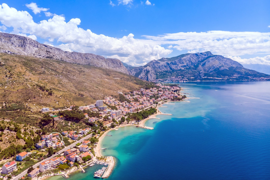 Due to Villa Tina location, Duće and Omiš interesting geographical features, tourists are offered various recreational facilities in nature, walking paths, hiking...