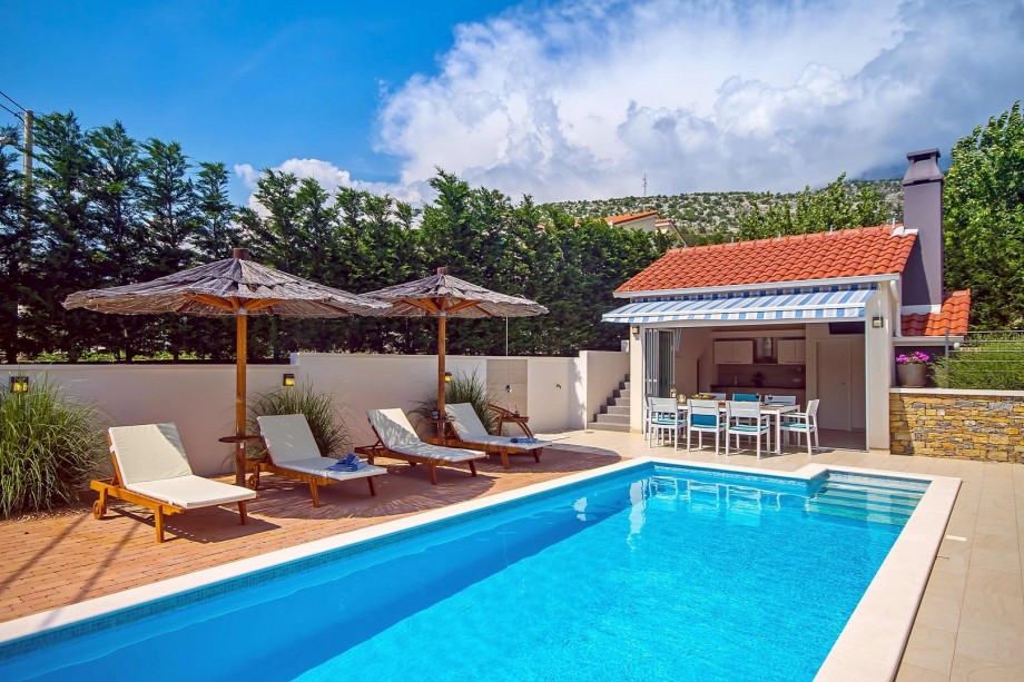 VILLA STOŽAK with cinema room, sauna and 4 bedrooms