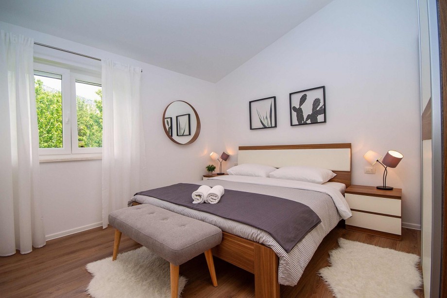 Bedroom NO3 with king size bed 180x200