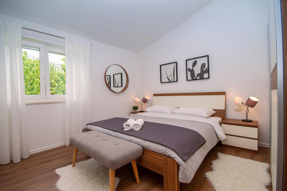 Bedroom NO3 with king size bed 180x200