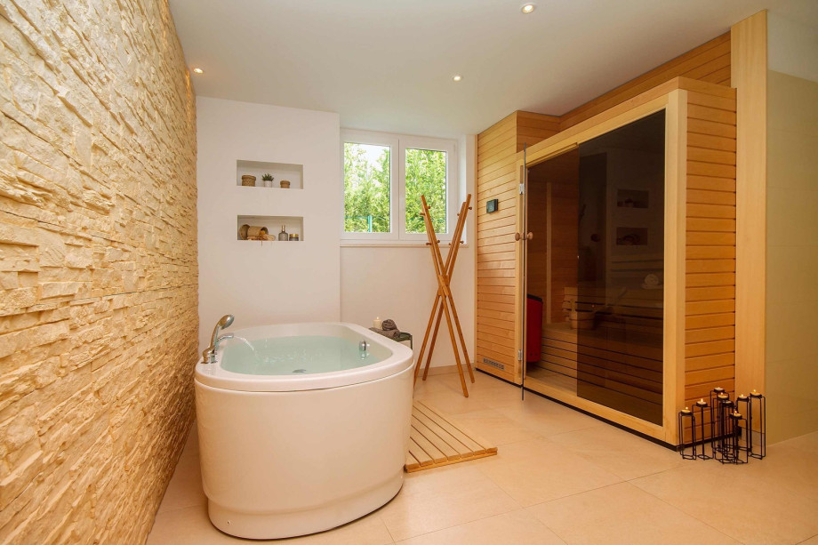 Sauna place with tub and free standing shower - on the ground floor