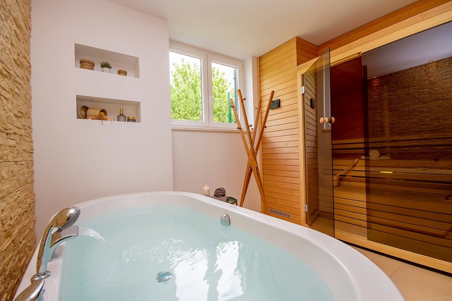Sauna place with tub and free standing shower - on the ground floor