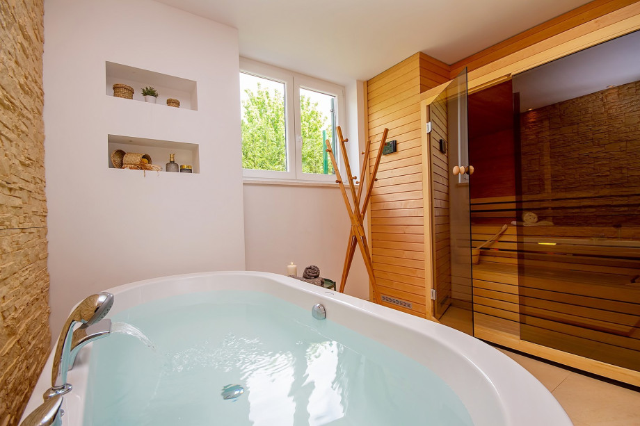 Sauna place with tub and free standing shower - on the ground floor