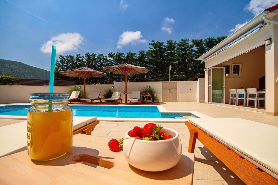 Come and enjoy in very quiet and unspoiled environment in Naklice village