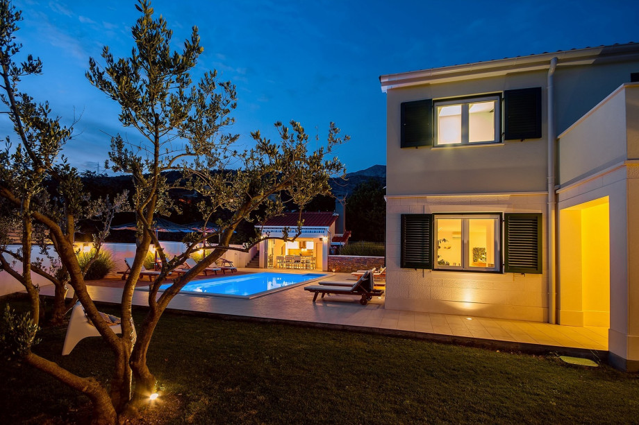 Nicely organized lights all around the property