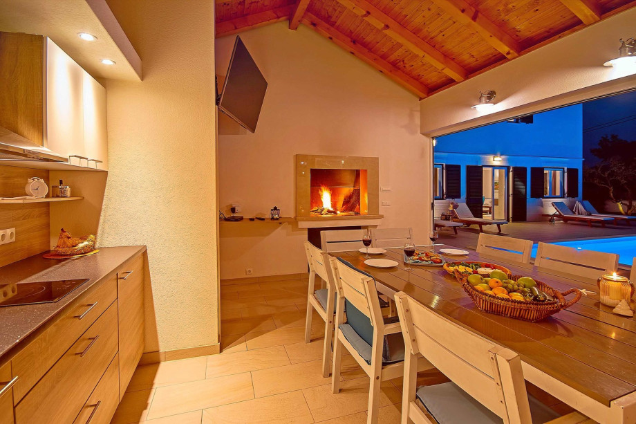Fully equipped summer kitchen with traditional barbecue, TV, toilet (in evening)