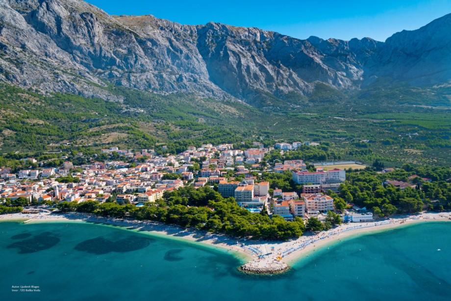 Baška Voda with beautiful pebble beaches, 14km away