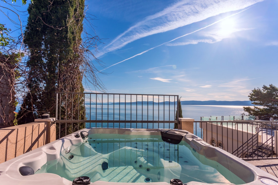 Private jacuzzi with open sea and island view