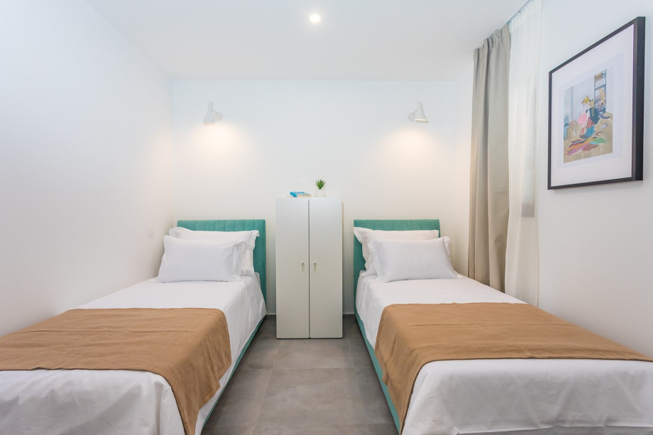 Bedroom No3 with 2 single beds 90x200 (can connect into king-size),