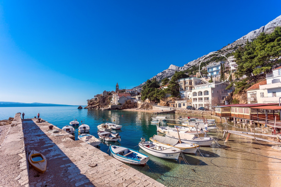 Pisak offers all the peace, quiet and privacy that guest may need for a compleat vacation.