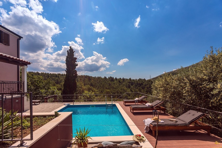 Sundeck with 5 sun loungers and 23 sqm private pool